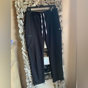 Figs. Yola skinny pant. Black. Medium.